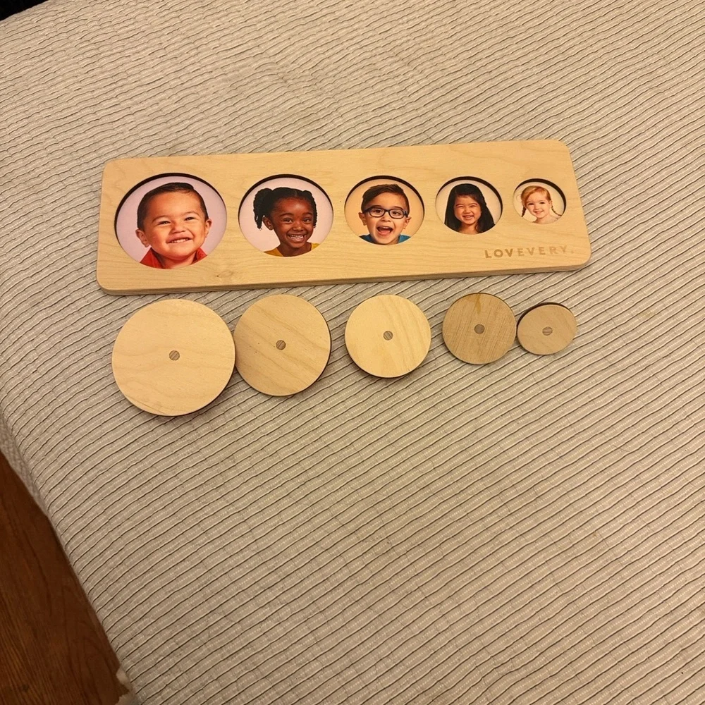 LOVEVERY Circle of Friends Wooden Color Circle Puzzle